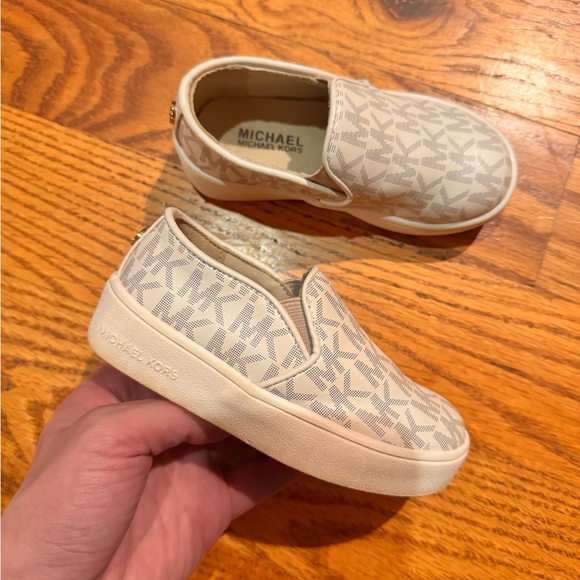 Michael Kors Cream Sneakers Slip-On Style - Picture 1 of 2